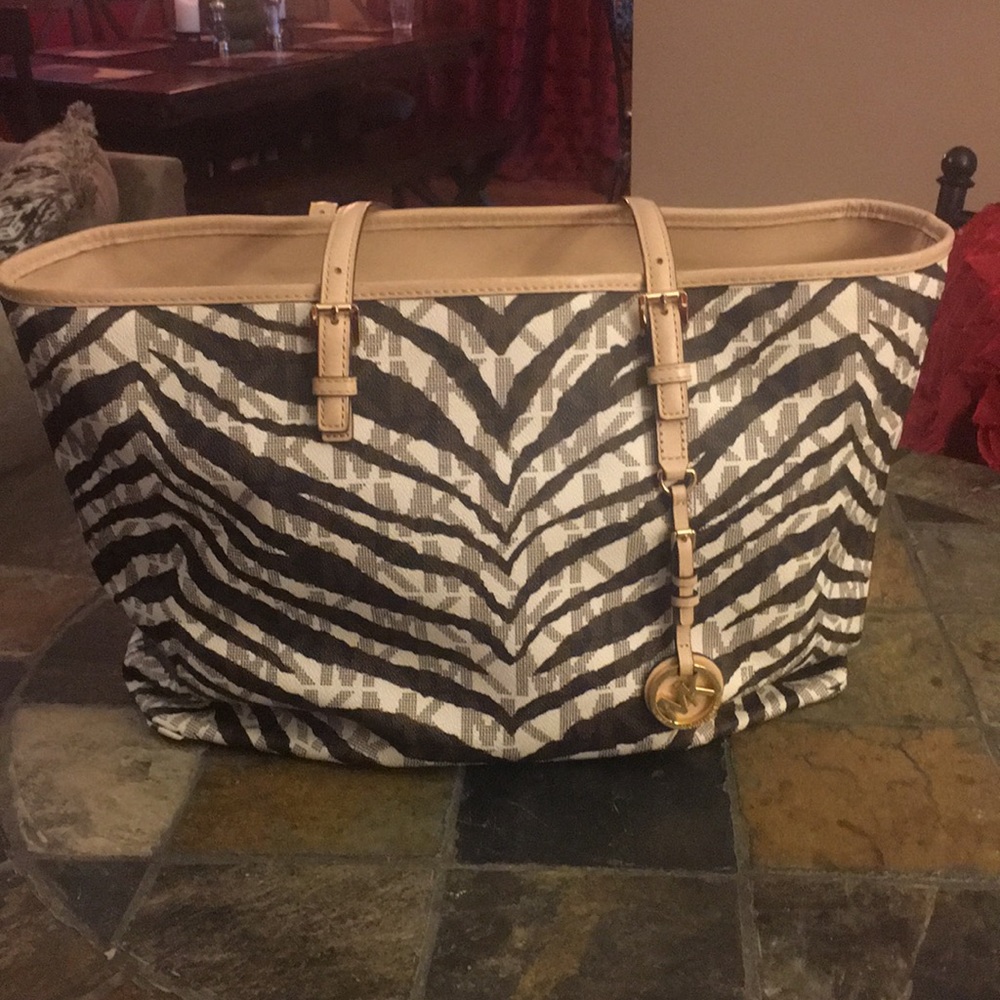 Michael Kors Vanilla Zebra Print Tote 👜❤️